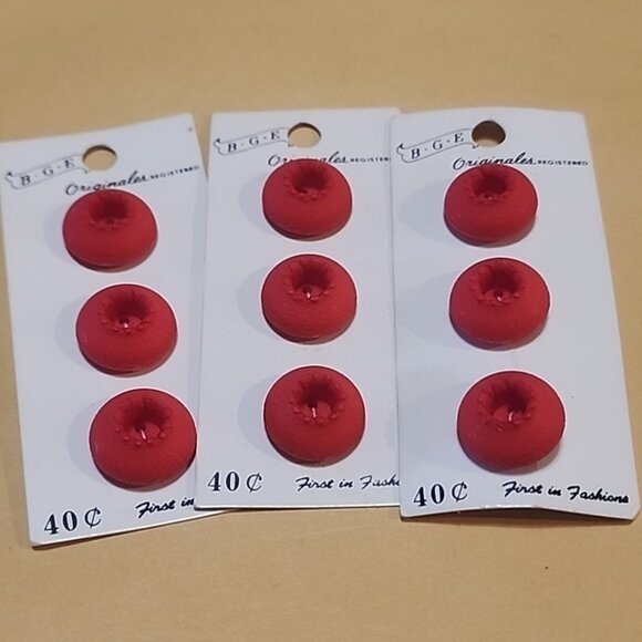 Vintage Red Buttons Lot Of 9 On Cards BGE ORIGINALS Made In Japan - Picture 1 of 4